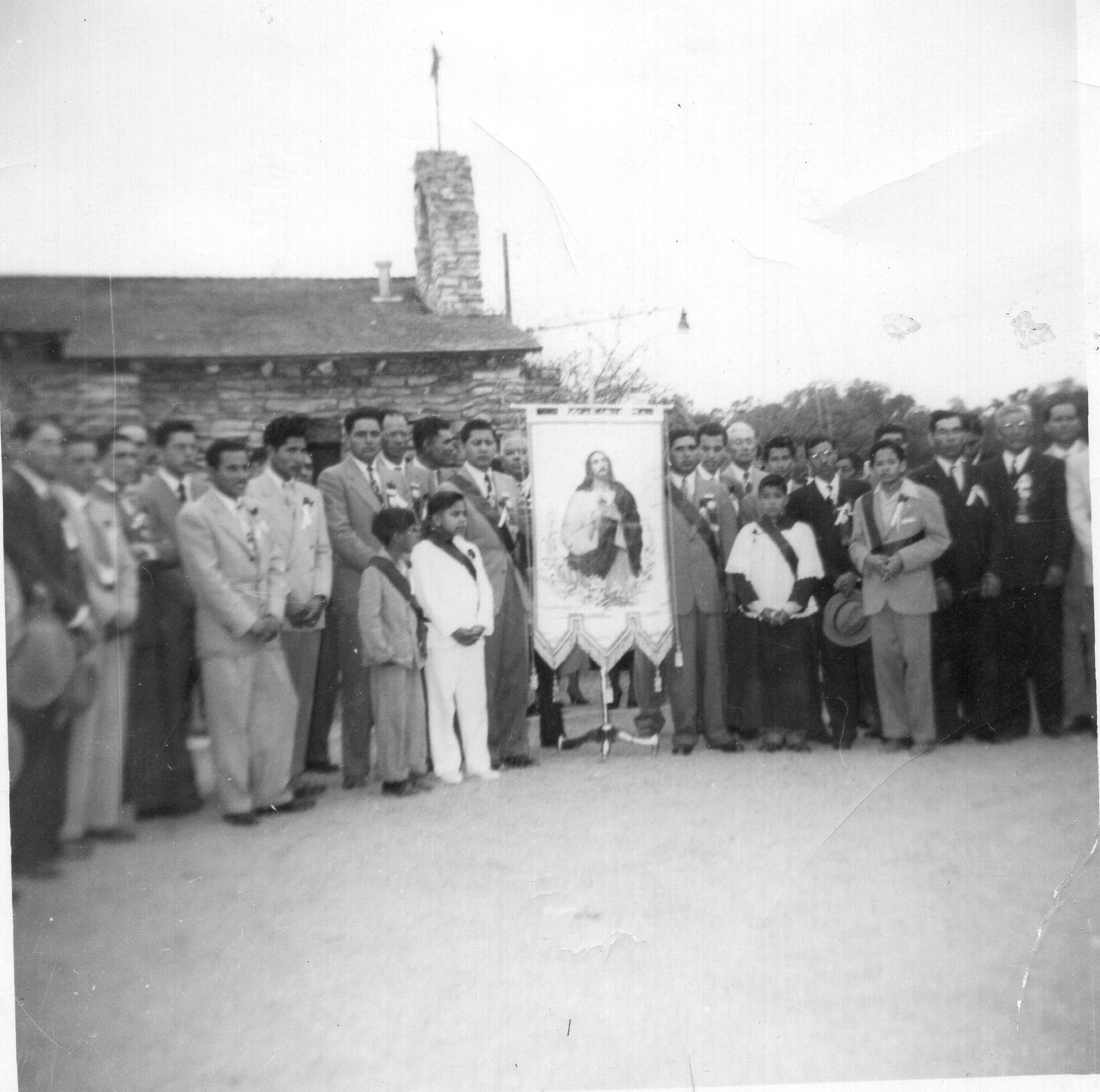 Socios with banner 1945